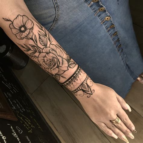 tatuagens no braco feminino  Tatuagem Braço Inteiro Feminino